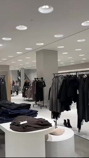 In-Store Fashion Try-On (Spanish)
