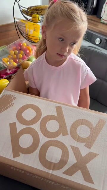 ODDBOX unpacking + snack